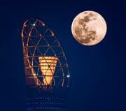 Ammirare la stupefacente superluna rosa in Qatar