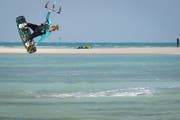 Die sieben wichtigsten Gründe, warum Katar das ideale Reiseziel für Kitesurfen ist. 