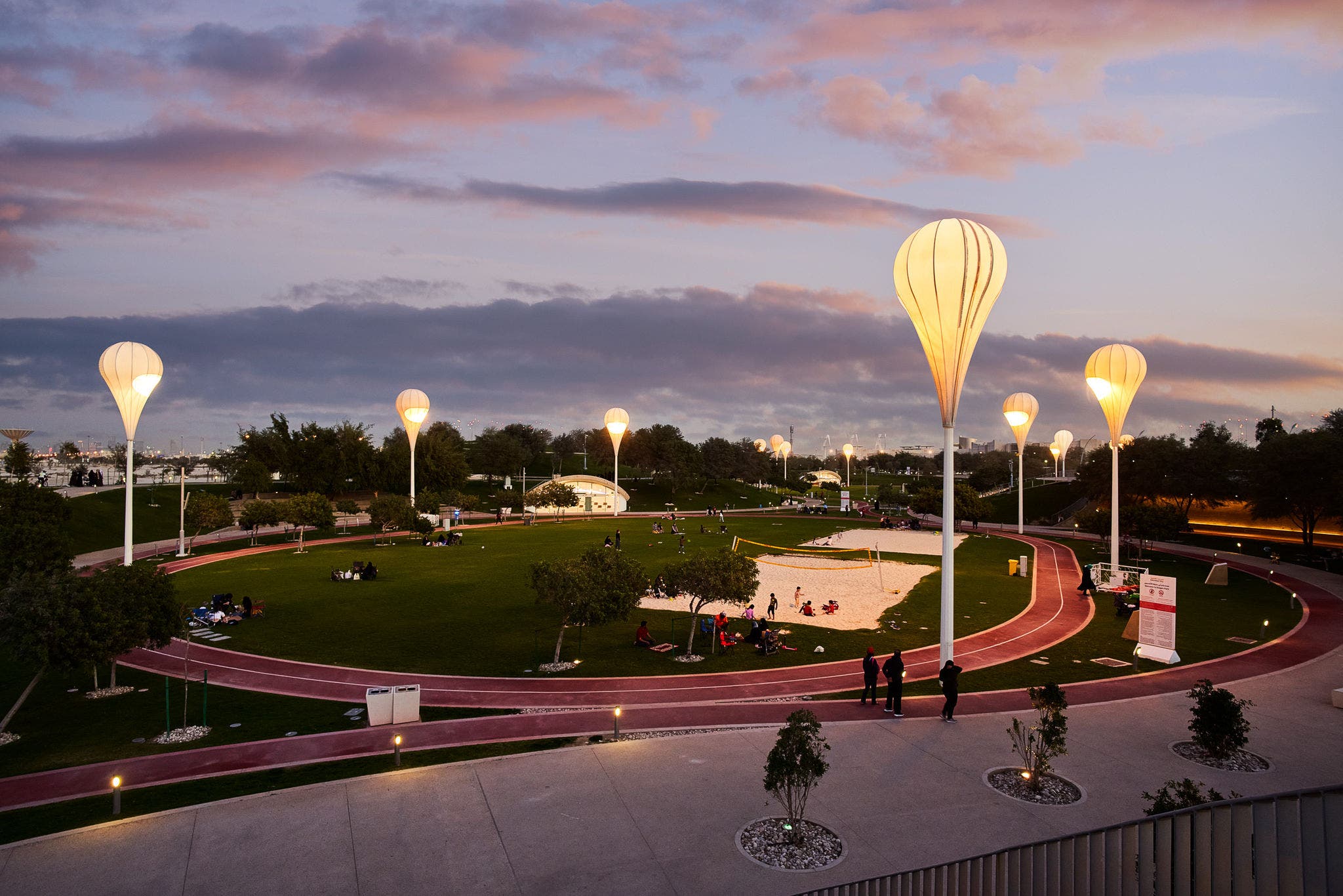 Suivez le circuit piéton pour explorer Education City du Qatar